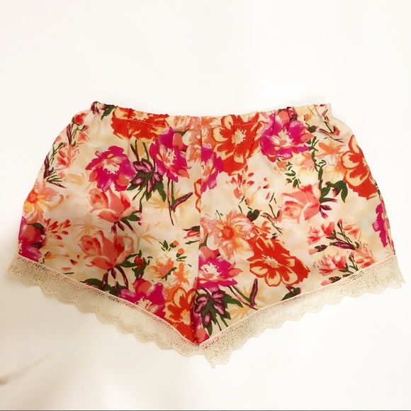 Show Me Your Mumu Bri Lacey Shorts - Small - Picture 4 of 5